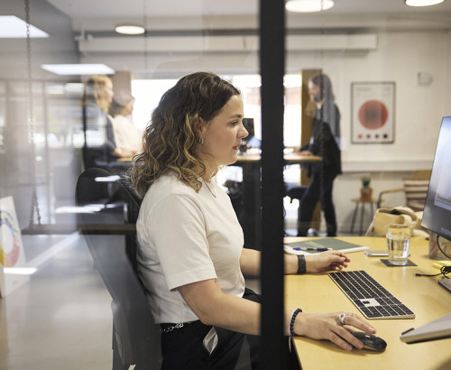 To forskellige måder at arbejde med annoncering på